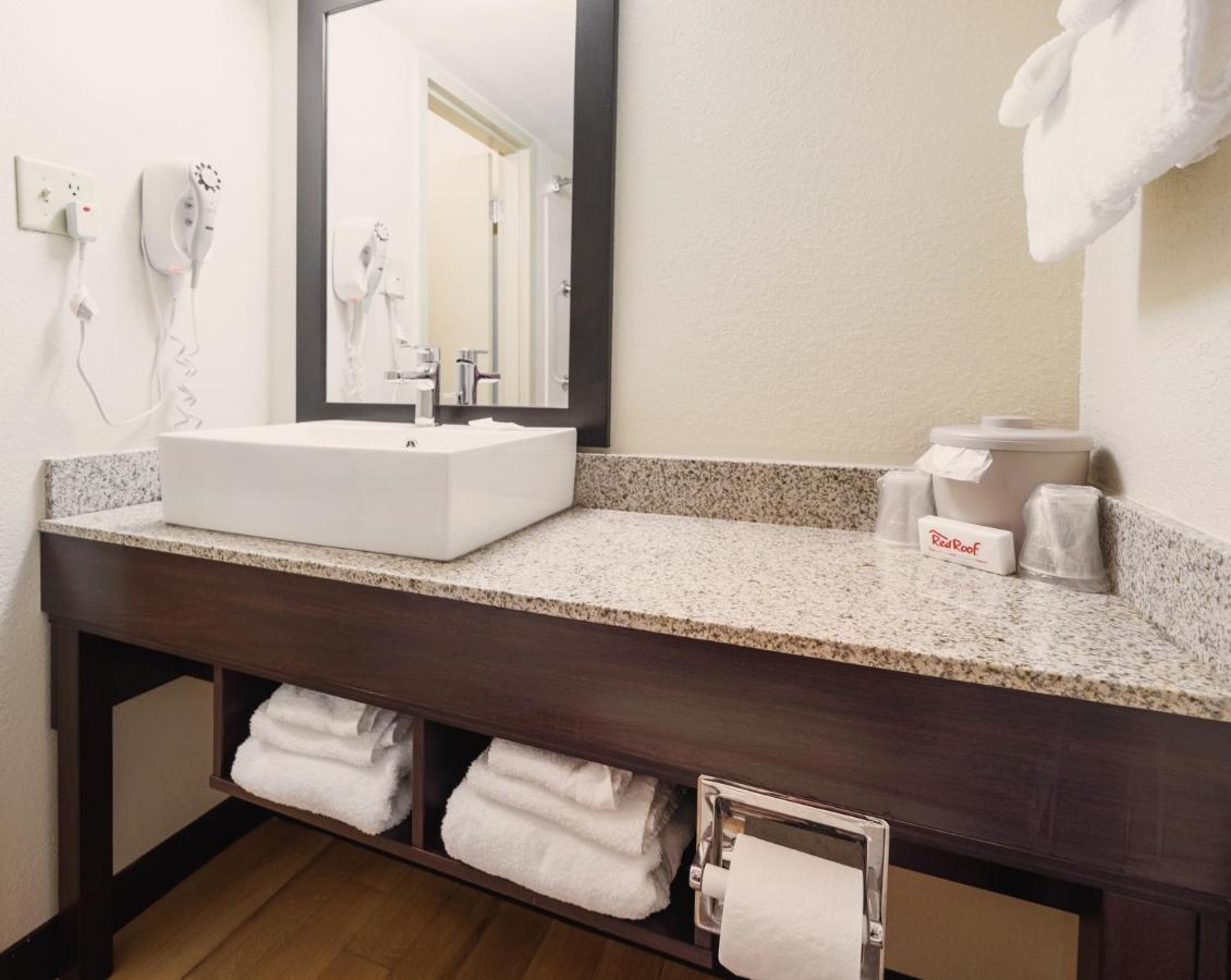 | Red Roof Inn PLUS+ South Deerfield - Amherst