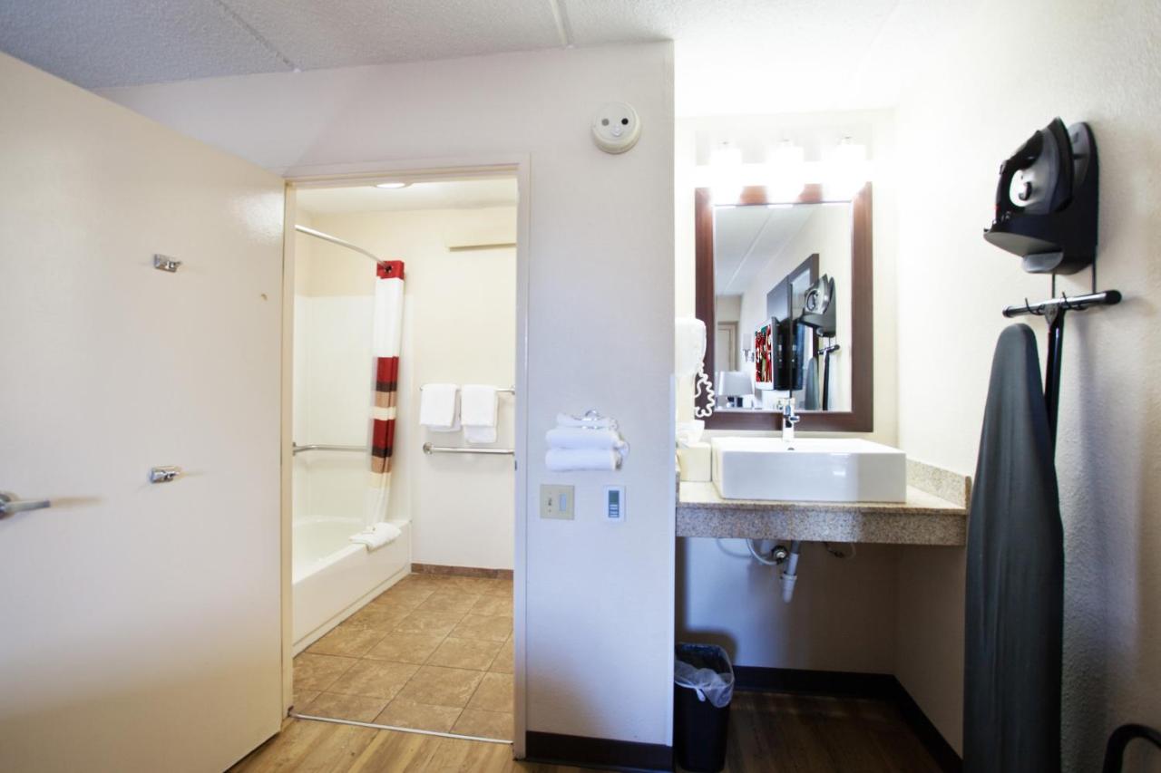 Premium King Room Disability Access Smoke Free (Upgraded Bedding & Snack) at Red Roof Inn PLUS+ Nashville South - Fairgrounds
