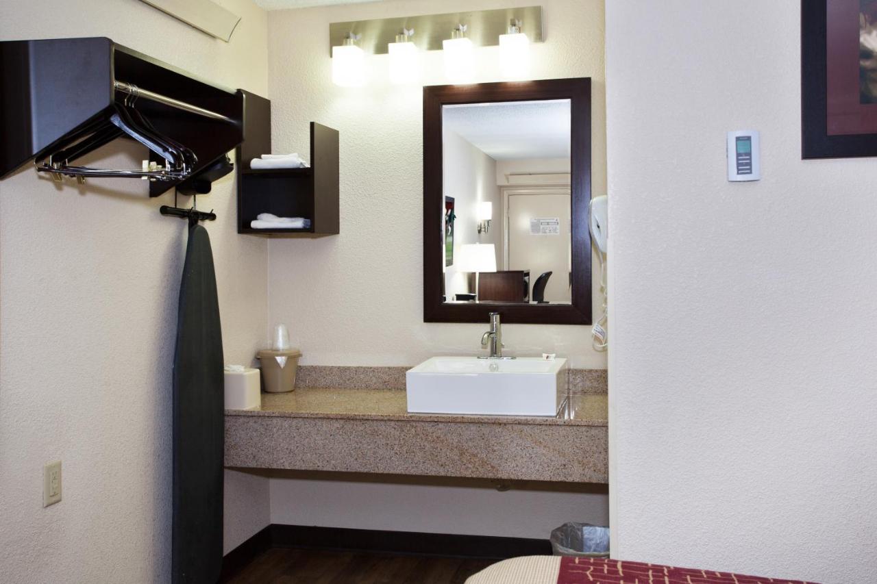 Premium King Room Disability Access Smoke Free (Upgraded Bedding & Snack) at Red Roof Inn PLUS+ Nashville South - Fairgrounds