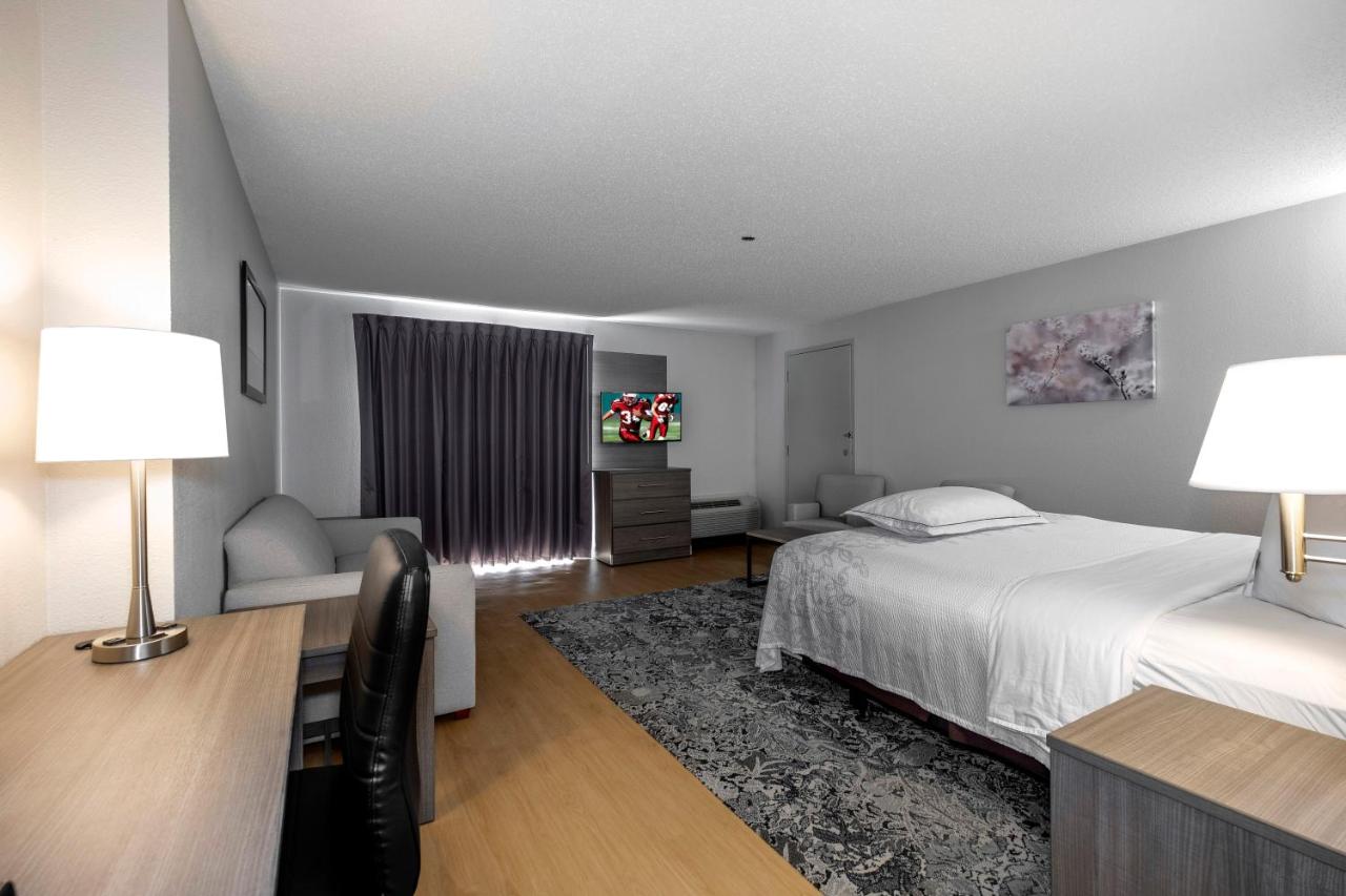 Premium King Room Poolside Disability Access Smoke Free (Upgraded Bedding and Snack Box) at Red Roof Inn PLUS+ Boston - Mansfield/ Foxboro