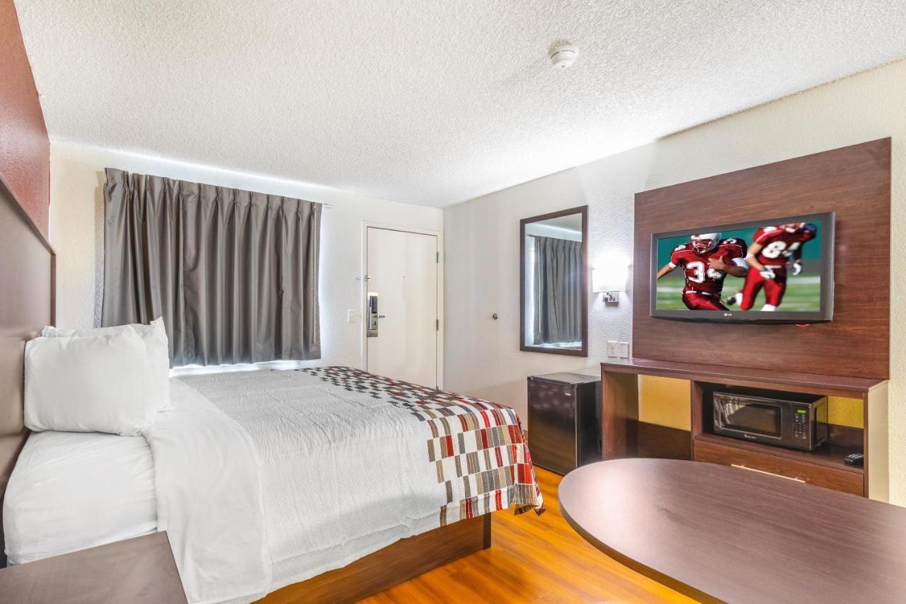Superior King Room Non-Smoking at Red Roof Inn Phoenix - Midtown