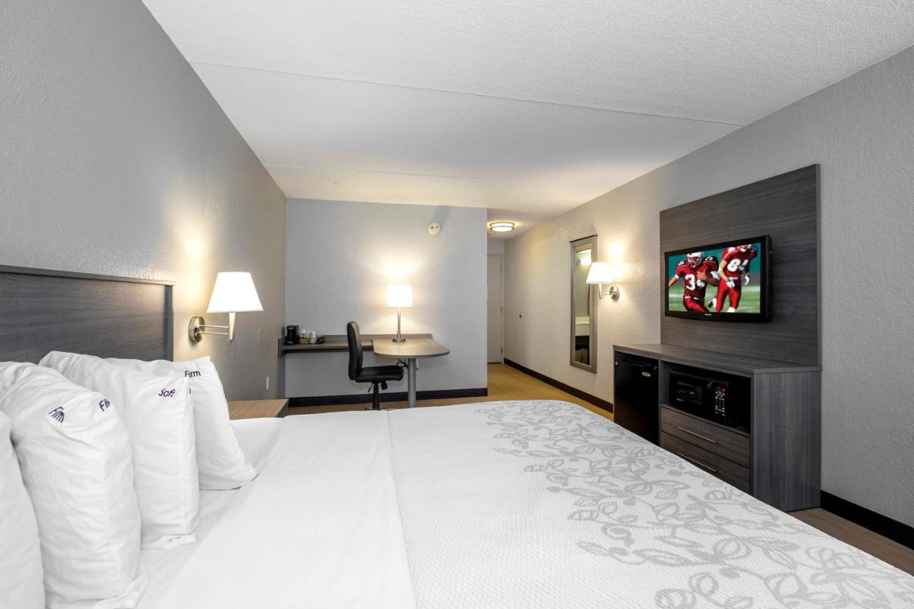 Superior King Room Disability Access Roll-ln Shower Smoke Free at Red Roof Inn PLUS+ Boston - Mansfield/ Foxboro