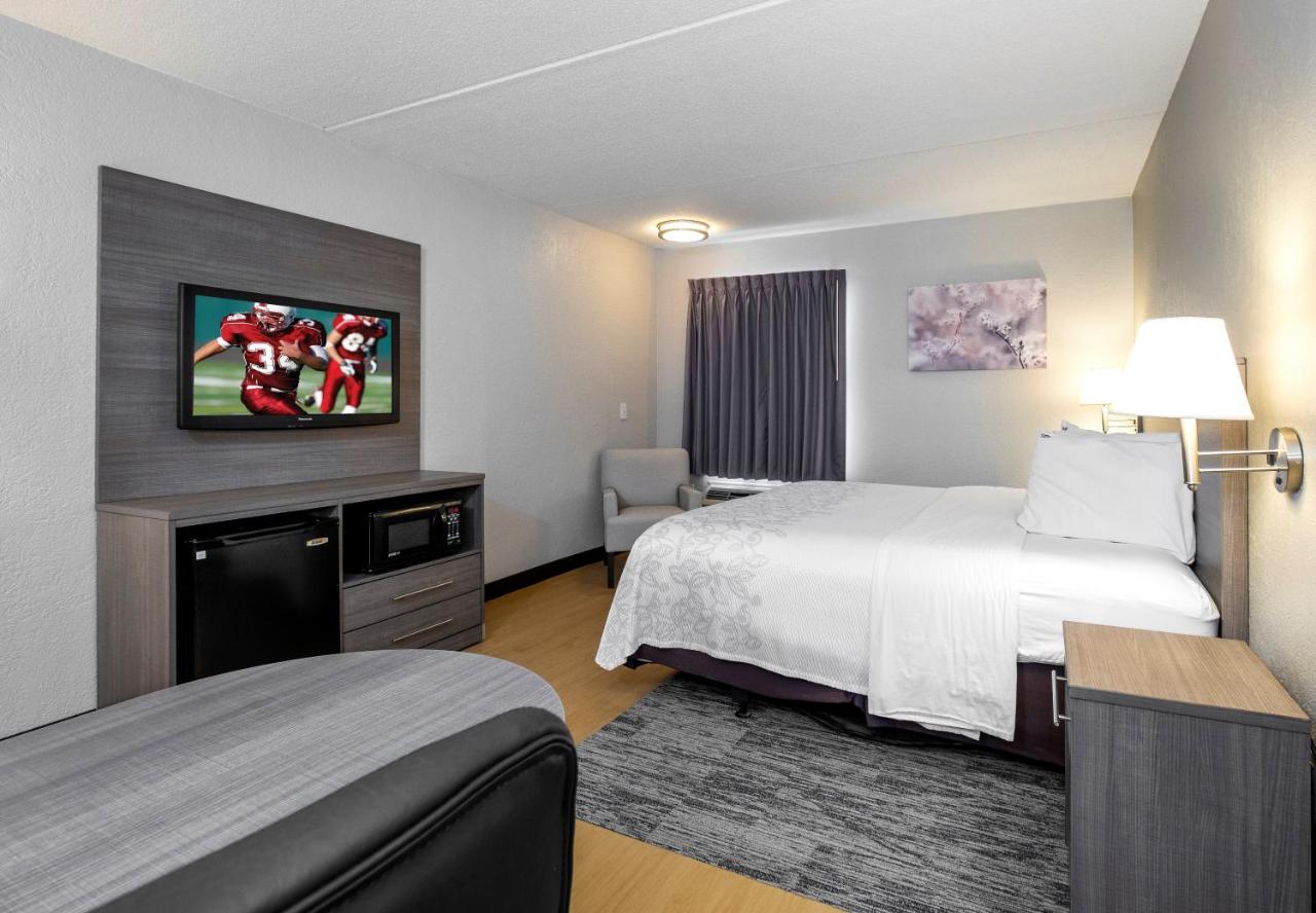 Superior King Room Disability Access Roll-ln Shower Smoke Free at Red Roof Inn PLUS+ Boston - Mansfield/ Foxboro