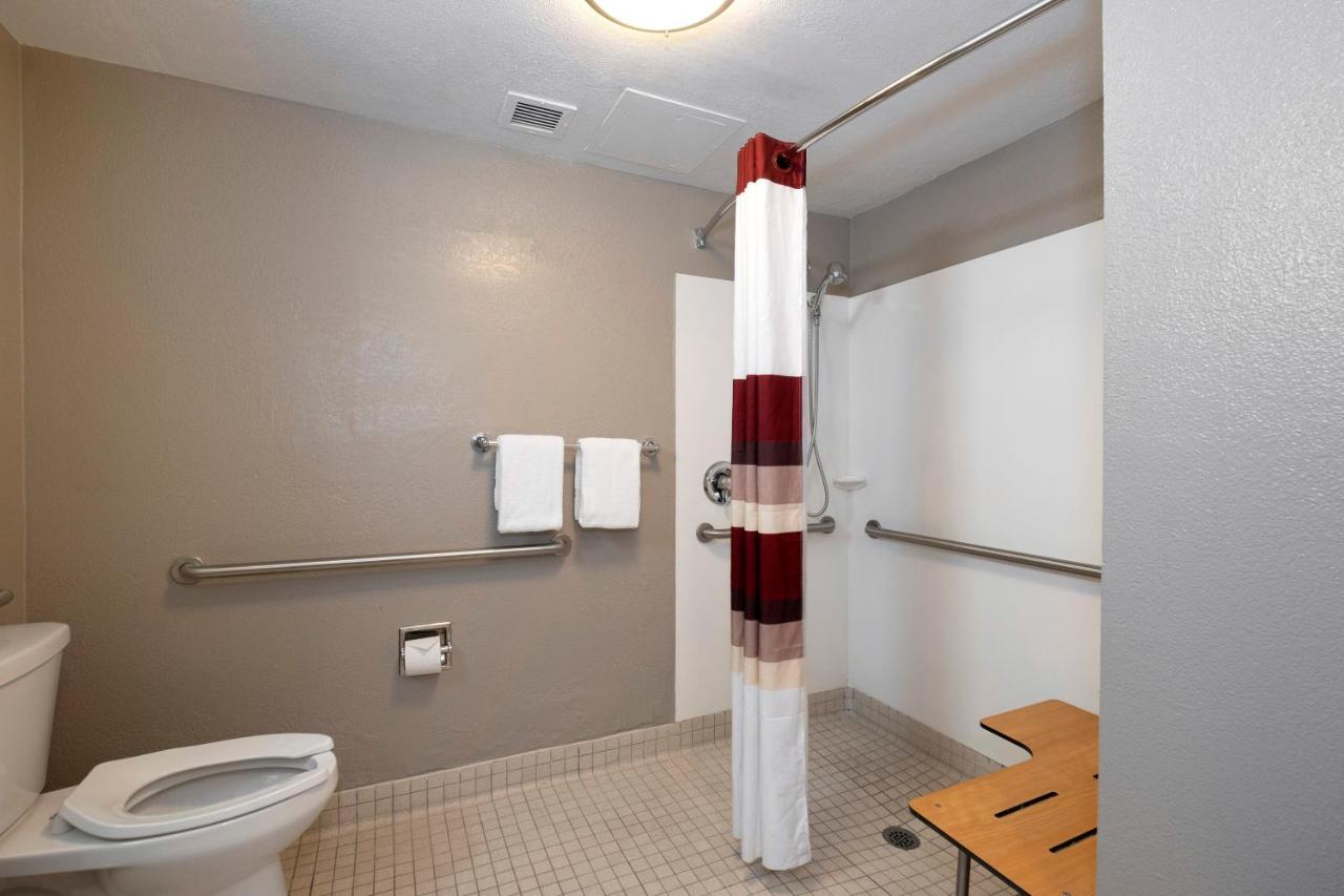 Superior King Room Disability Access Roll-ln Shower Smoke Free at Red Roof Inn PLUS+ Boston - Mansfield/ Foxboro