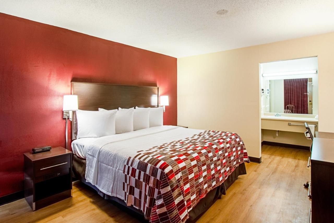 Superior King Room Non-Smoking at Red Roof Inn Battle Creek