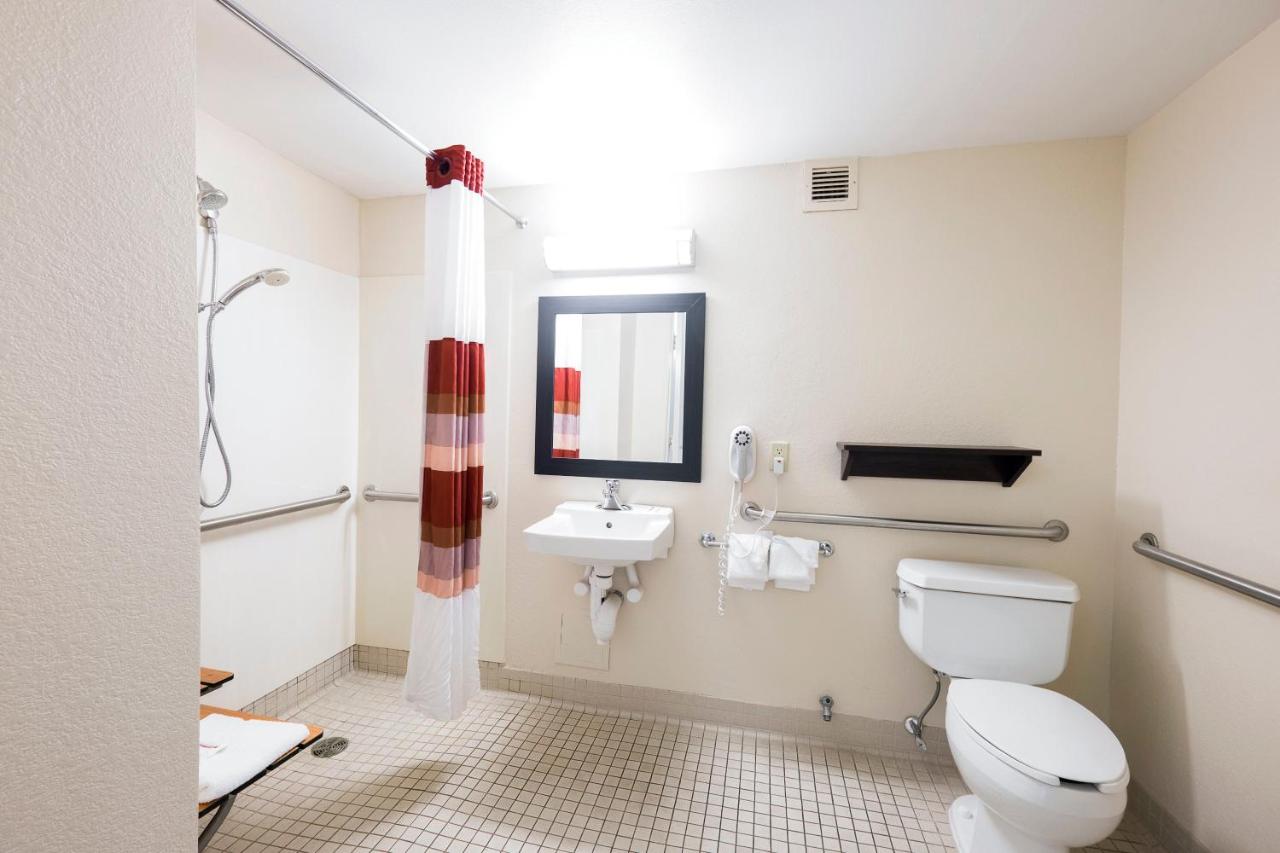 Business King Room Disability Access Roll-ln Shower Smoke Free at Red Roof Inn PLUS+ Austin South – Airport.