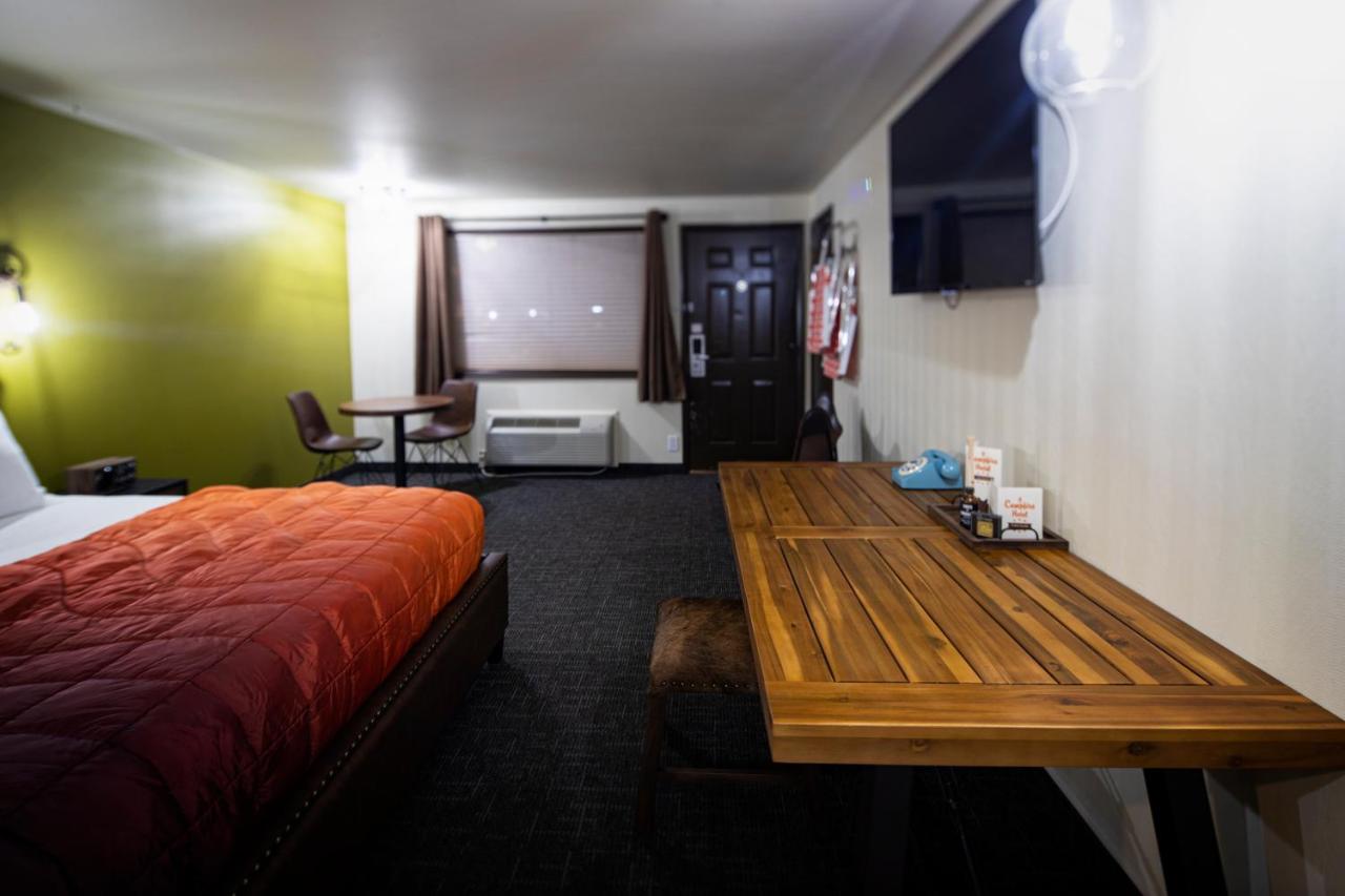 Campfire King Pet Friendly at Campfire Hotel