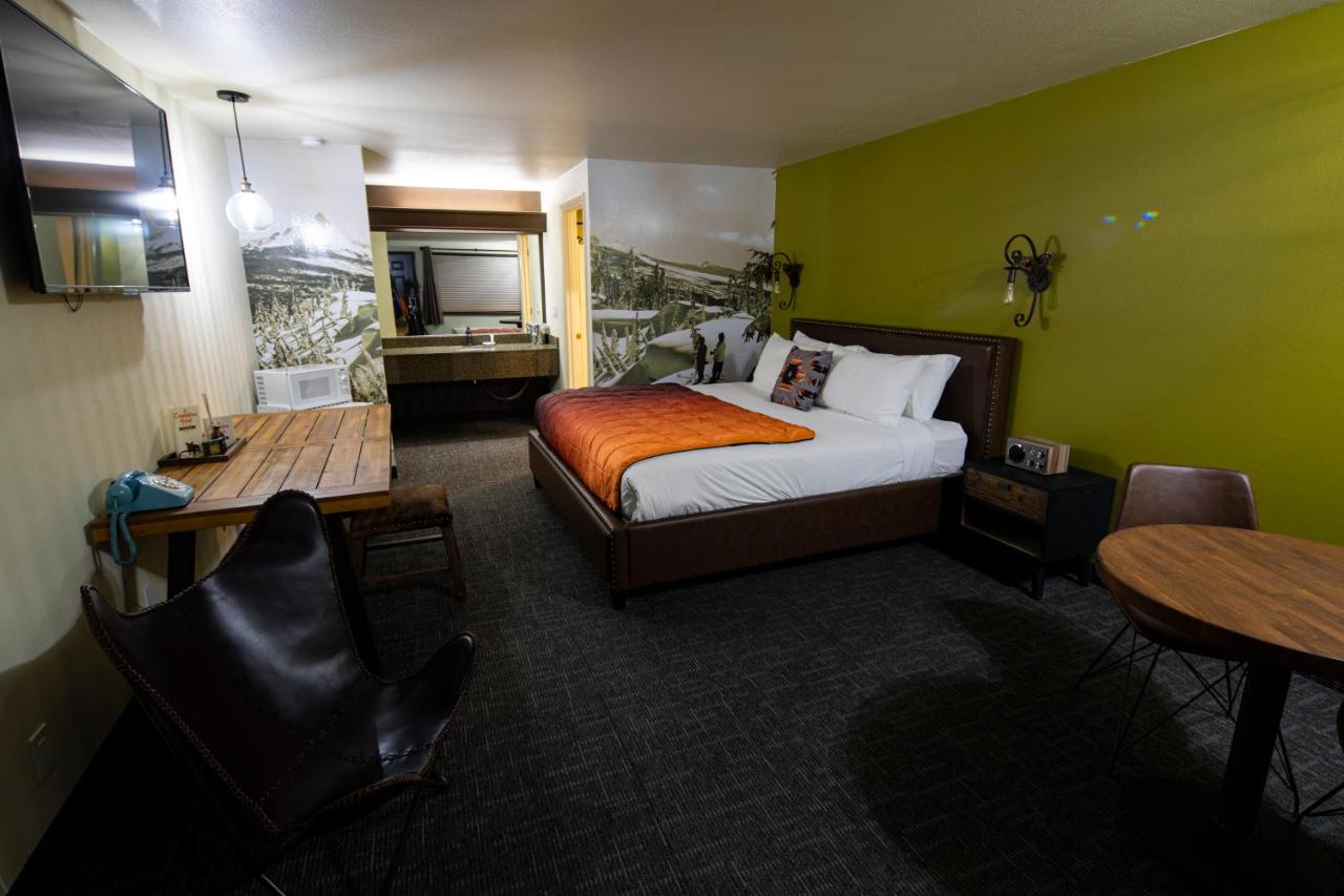 Campfire King Pet Friendly at Campfire Hotel