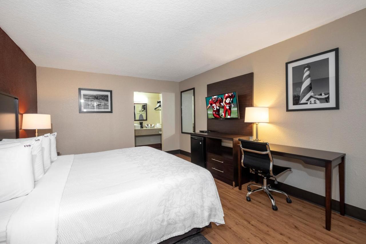 Standard King Smoke-Free at Red Roof Inn PLUS+ St Augustine