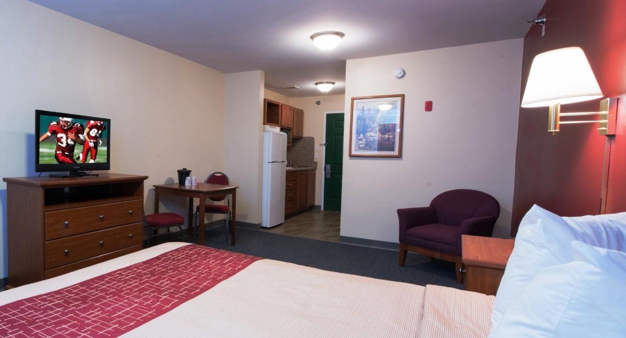 Suite with One Double Bed with Kitchenette Non-Smoking at Red Roof Inn & Suites Dickinson