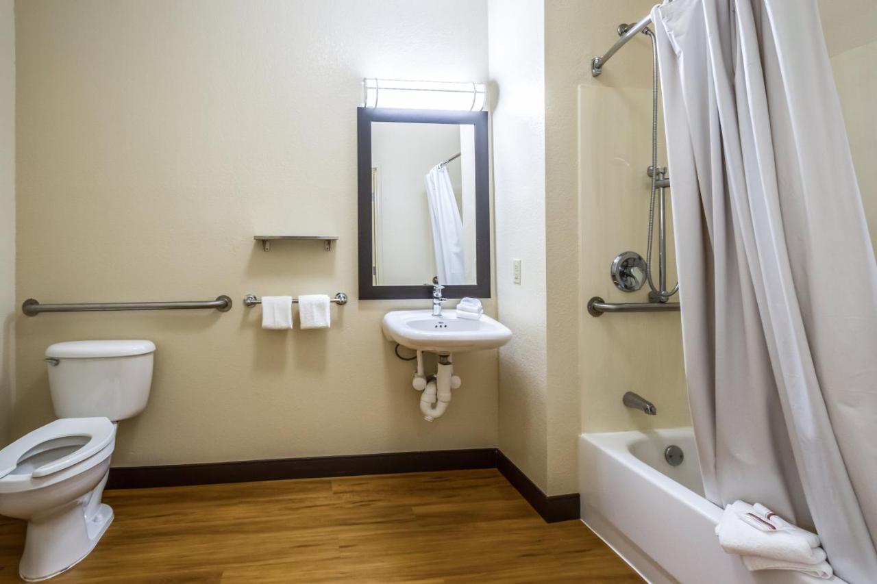 Superior King Room Disability Access Smoke Free at Red Roof Inn PLUS+ Raleigh Downtown – NCSU/Conv Center