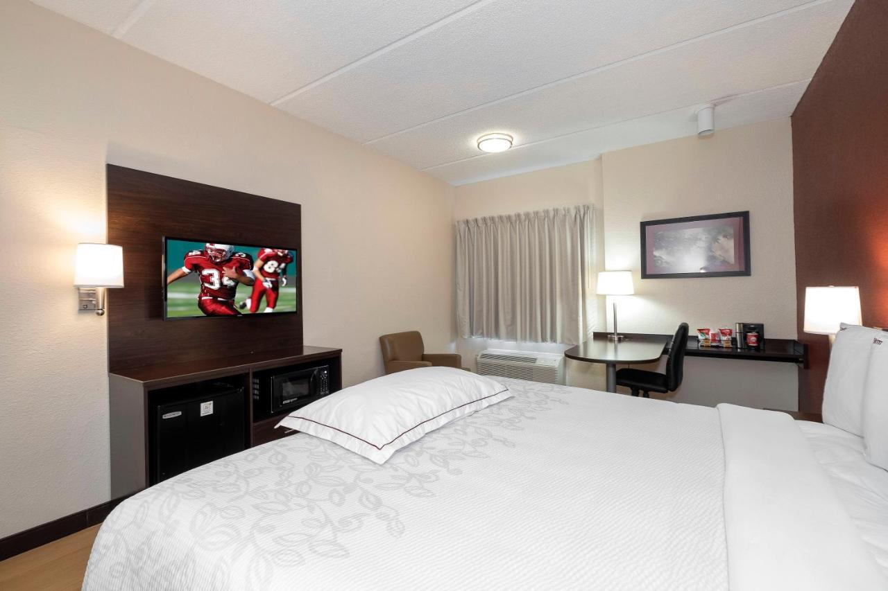 Premium King Room Smoke Free (Upgraded Bedding and Snack Box) at Red Roof Inn PLUS+ Raleigh Downtown – NCSU/Conv Center