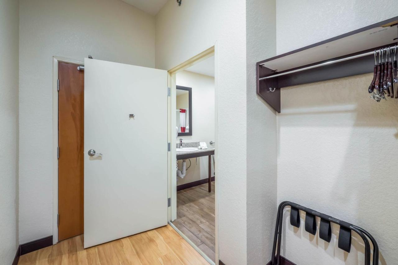Standard King Room - Disability Access/Roll-In Shower Smoke Free at Red Roof Inn Ocala