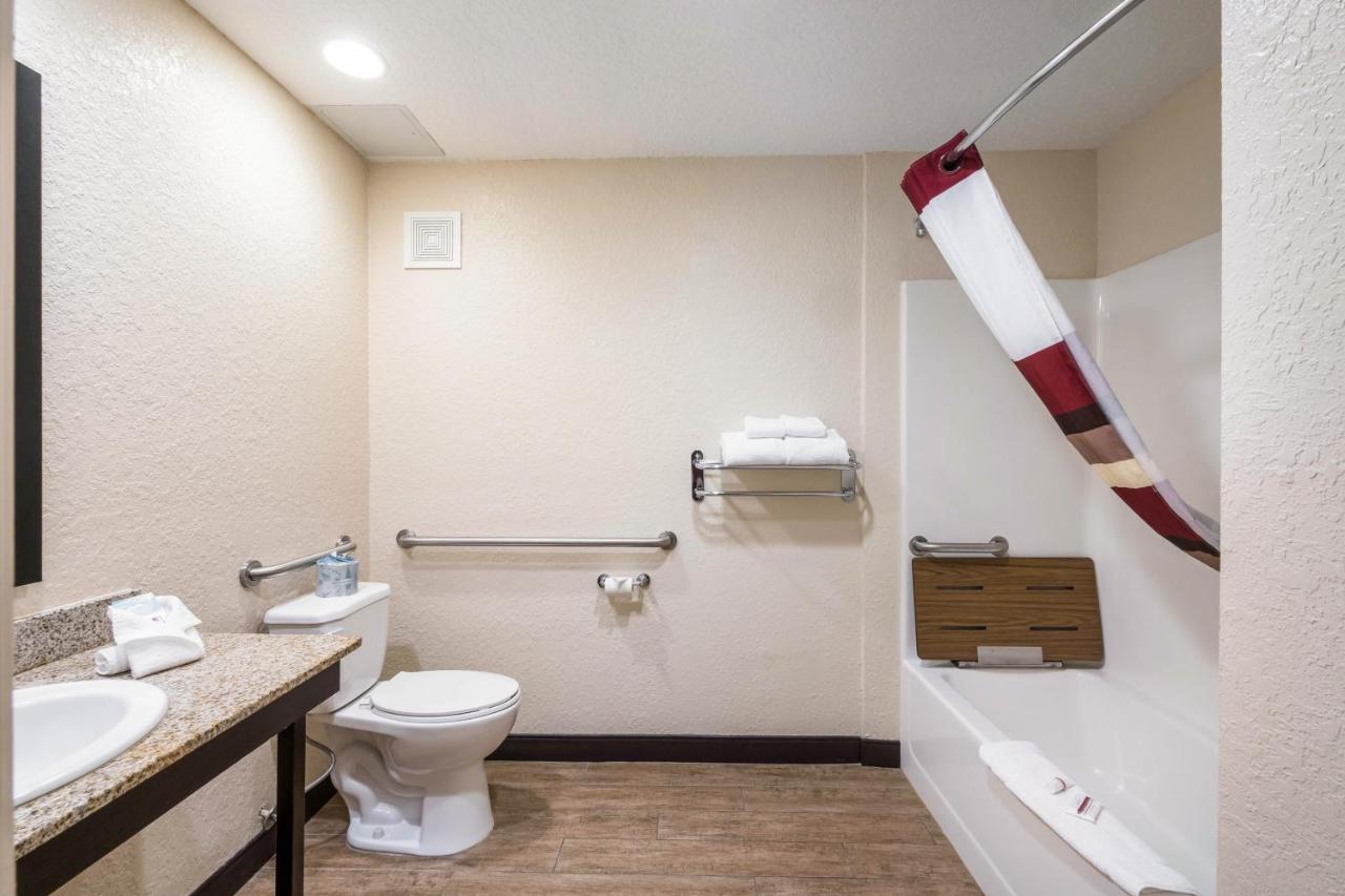 Standard King Room - Disability Access/Smoke Free at Red Roof Inn Ocala