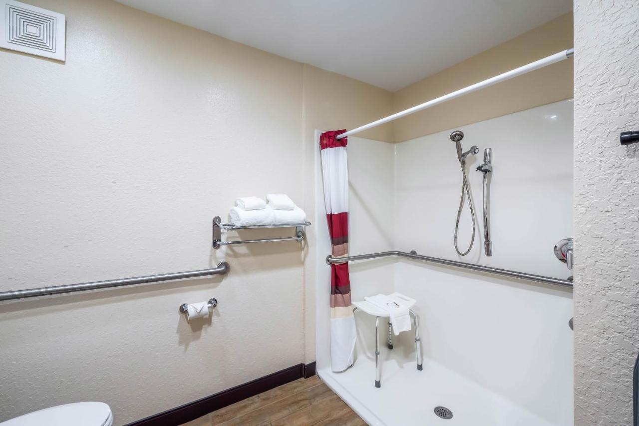 Standard King Room - Disability Access/Roll-In Shower Smoke Free at Red Roof Inn Ocala