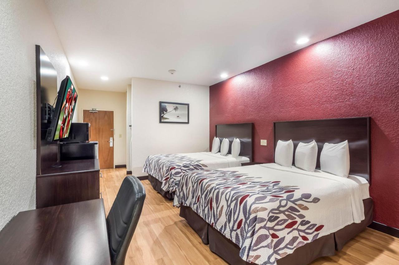Deluxe Queen Room with Two Queen Beds - Smoke Free at Red Roof Inn Ocala