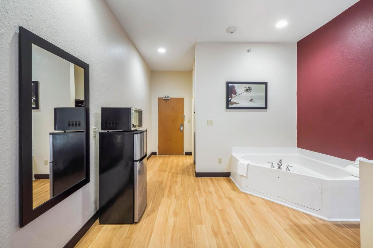 Suite King Room with Jetted Tub - Smoke Free at Red Roof Inn Ocala