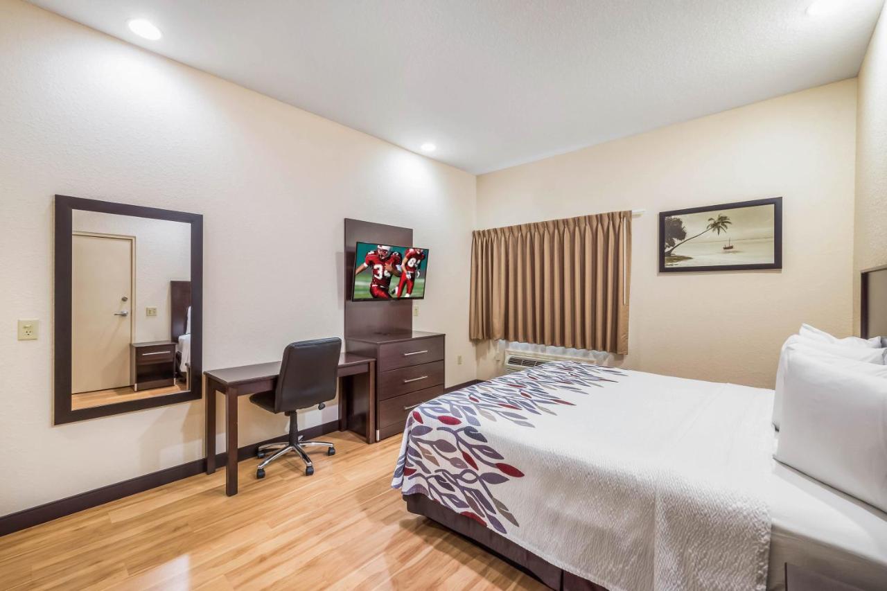 Standard King Room - Disability Access/Roll-In Shower Smoke Free at Red Roof Inn Ocala