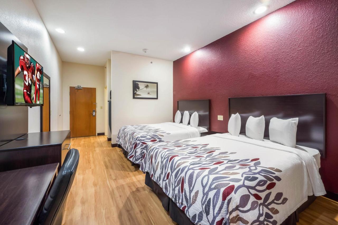 Deluxe Queen Room with Two Queen Beds - Smoke Free at Red Roof Inn Ocala