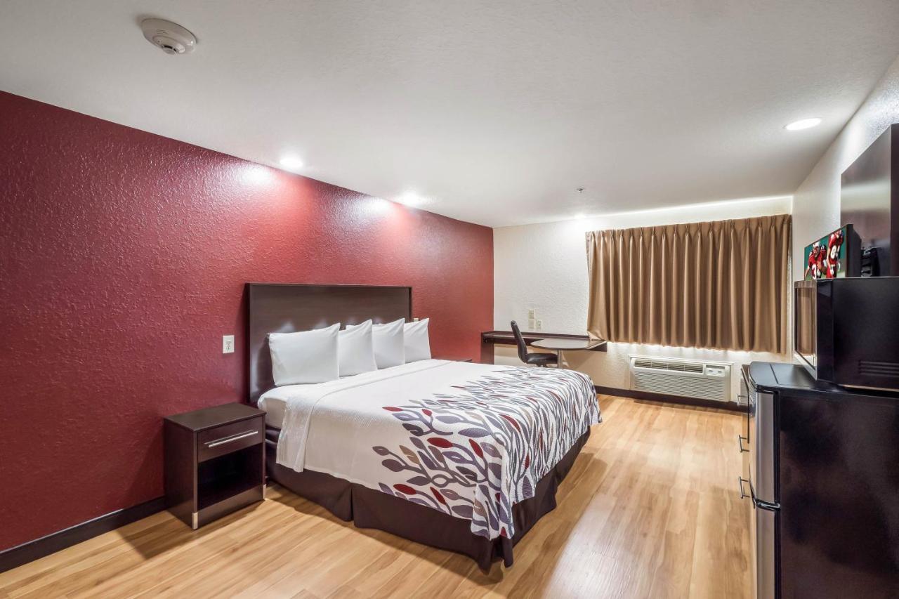 Superior King Room - Smoke Free at Red Roof Inn Ocala