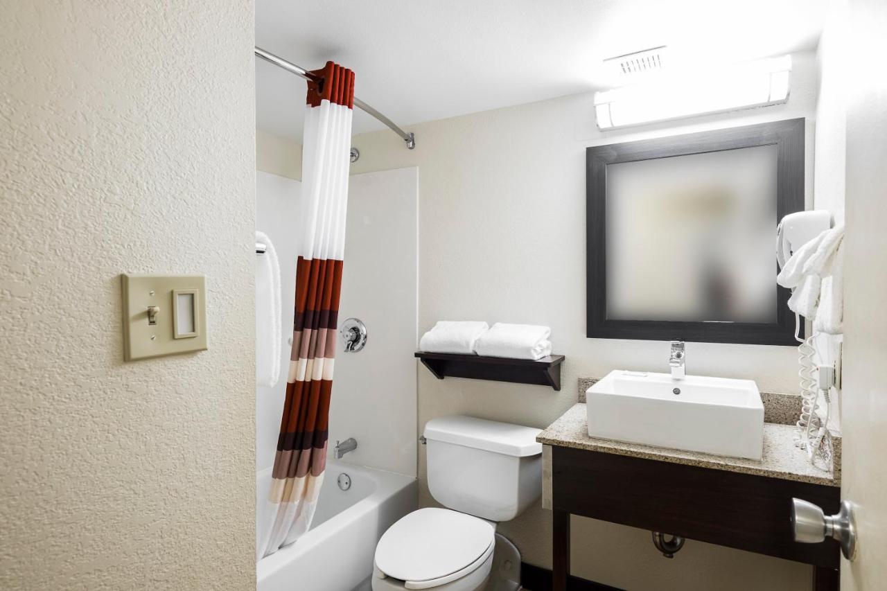 Standard King Room Smoke Free at Red Roof Inn PLUS+ San Antonio Downtown - Riverwalk