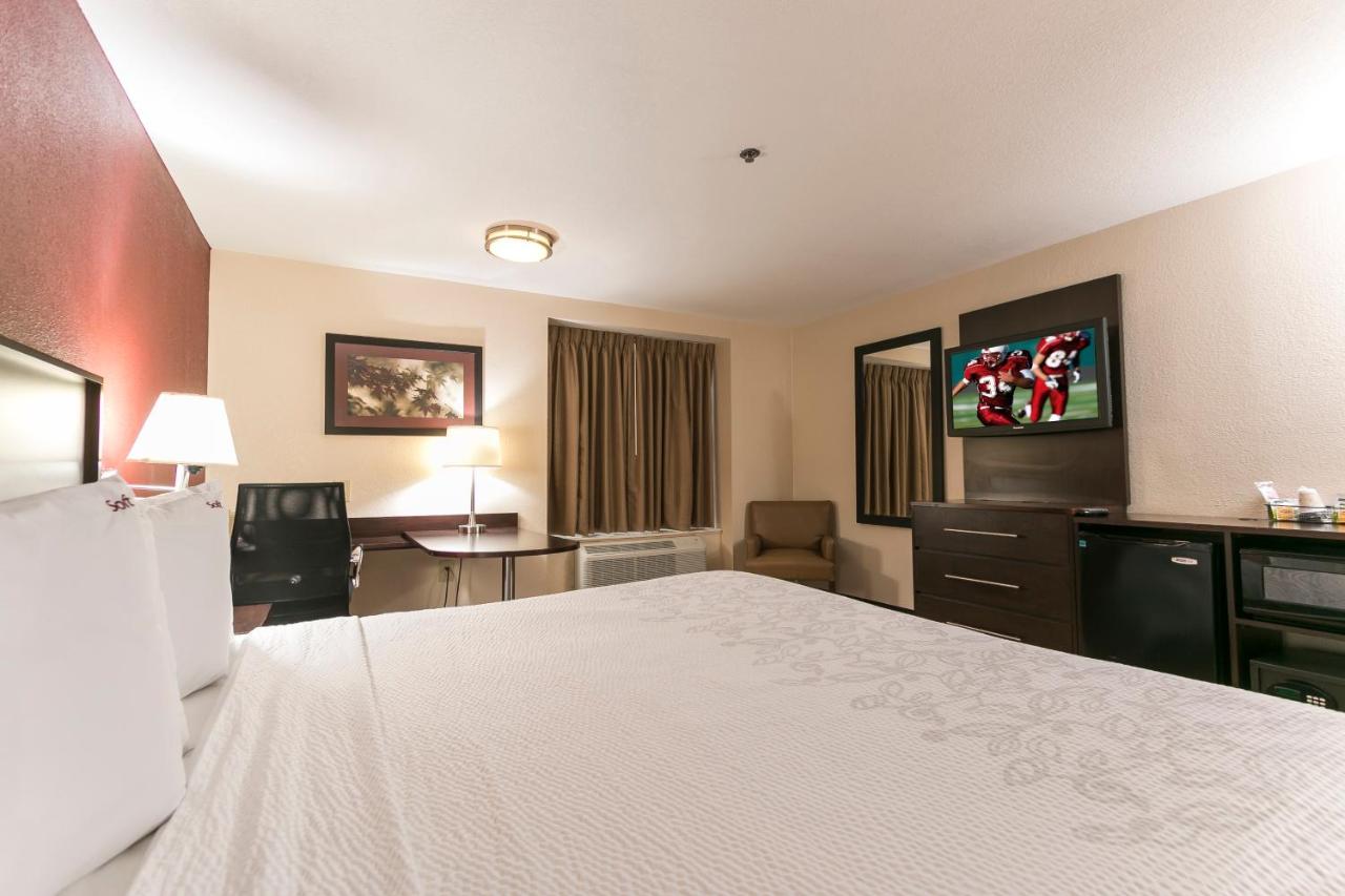 Superior King Room Disability Access Smoke Free at Red Roof Inn PLUS+ San Antonio Downtown - Riverwalk