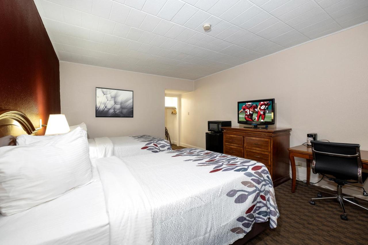 Deluxe Double Room with Two Double Beds Non-Smoking at Red Roof Inn & Suites Hazleton