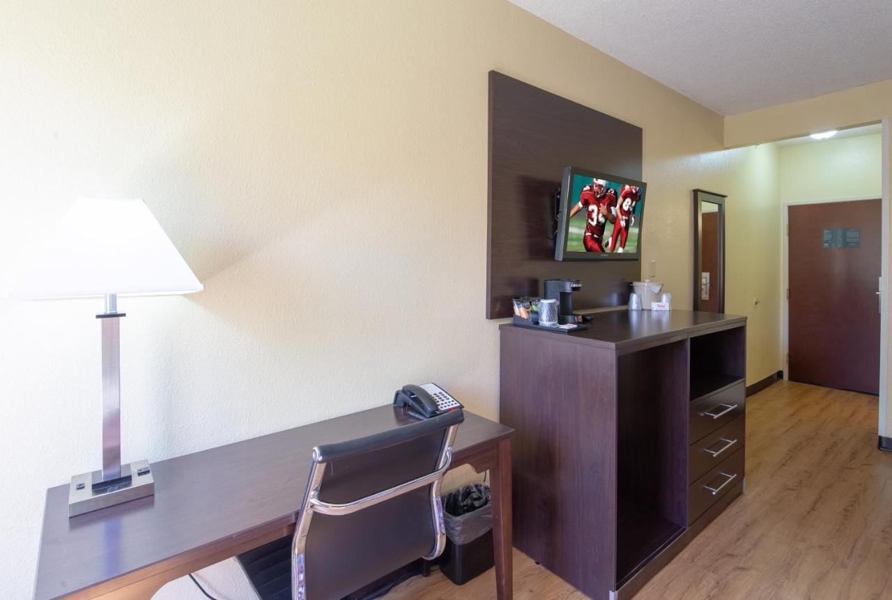 Deluxe Room with Two Double Beds Non-Smoking at Red Roof Inn & Suites Indianapolis Airport
