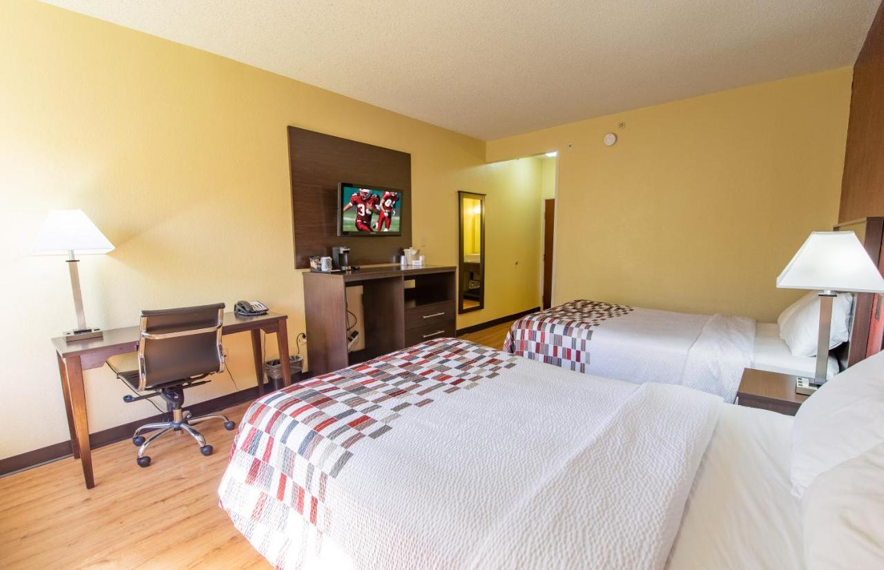 Deluxe Room with Two Double Beds Non-Smoking at Red Roof Inn & Suites Indianapolis Airport