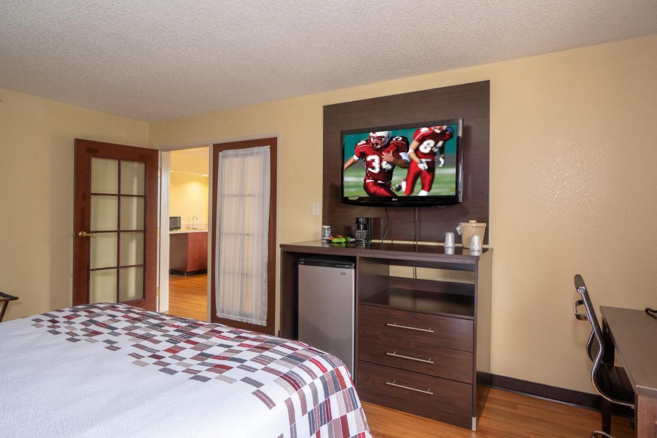 Suite King Room Non-Smoking at Red Roof Inn & Suites Indianapolis Airport