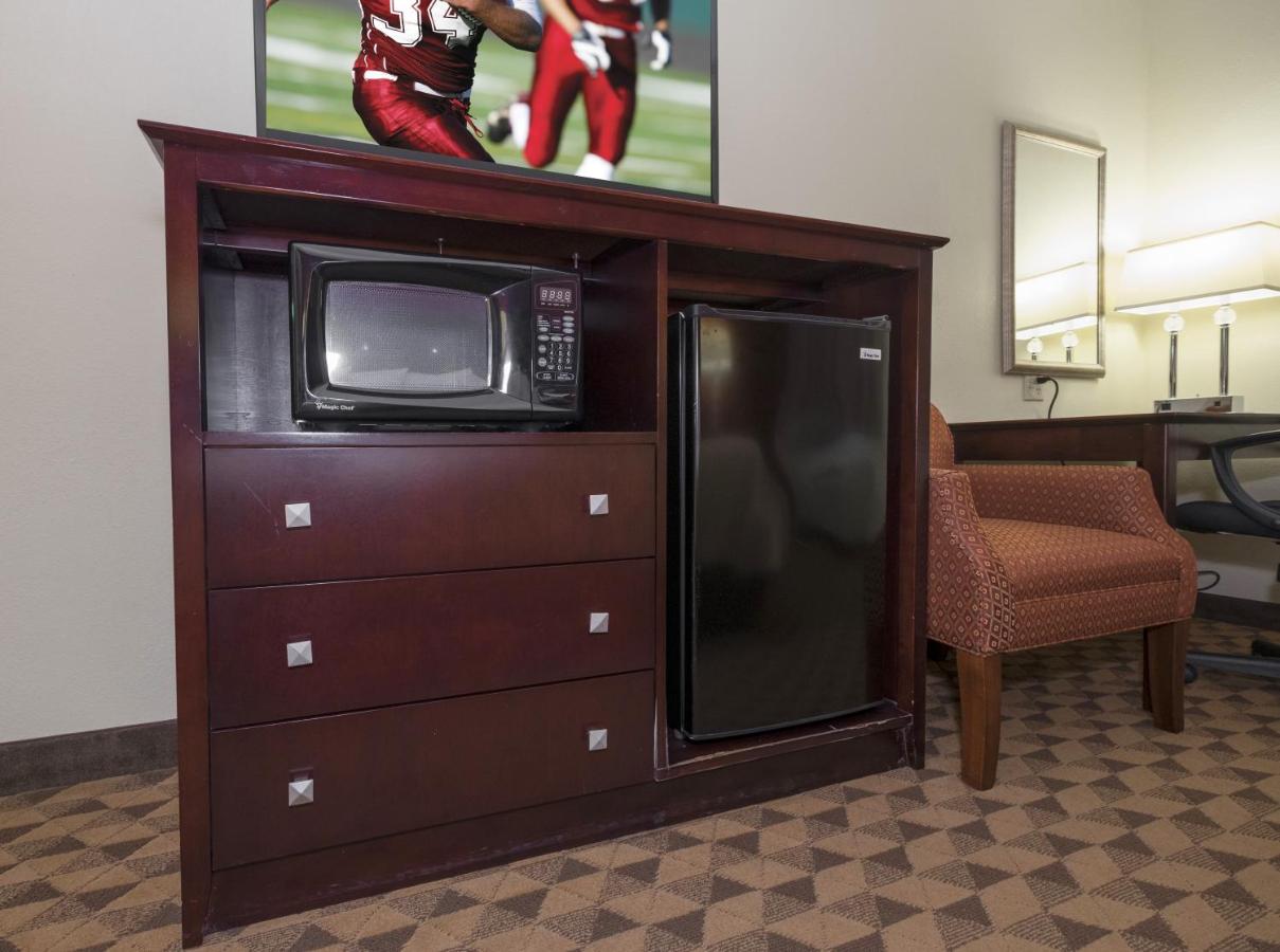 Superior King Suite - Non-Smoking at Red Roof Inn & Suites Cincinnati North - Mason