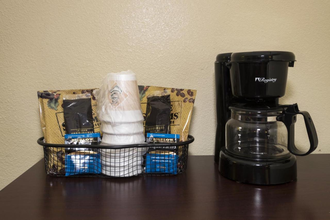 Superior King Suite - Non-Smoking at Red Roof Inn & Suites Cincinnati North - Mason