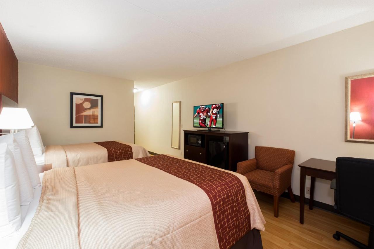 Deluxe Queen Room with Two Queen Beds - Non-Smoking at Red Roof Inn & Suites Cincinnati North - Mason