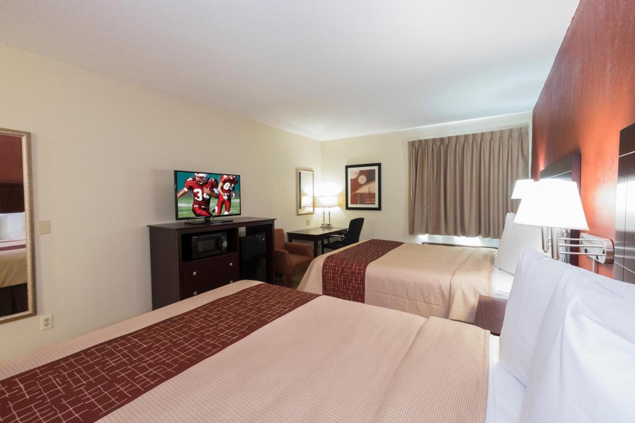 Deluxe Queen Room with Two Queen Beds - Non-Smoking at Red Roof Inn & Suites Cincinnati North - Mason