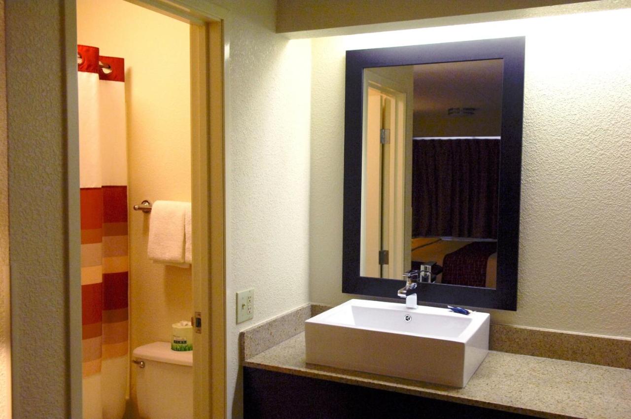 | Red Roof Inn PLUS+ Baltimore North - Timonium