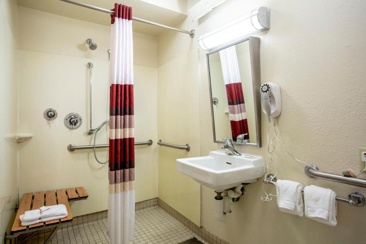 Superior King Room Disability Access Roll-ln Shower Smoke Free at Red Roof Inn PLUS+ Pittsburgh East - Monroeville