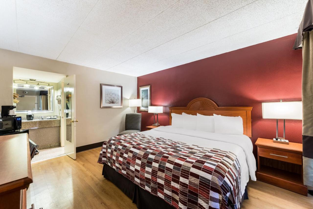 Suite King Room Non-Smoking at Red Roof Inn Morton Grove