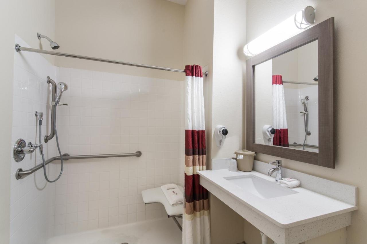 Deluxe King Room - Disability Access/Kitchenette/Non-Smoking at Red Roof Inn Panama City