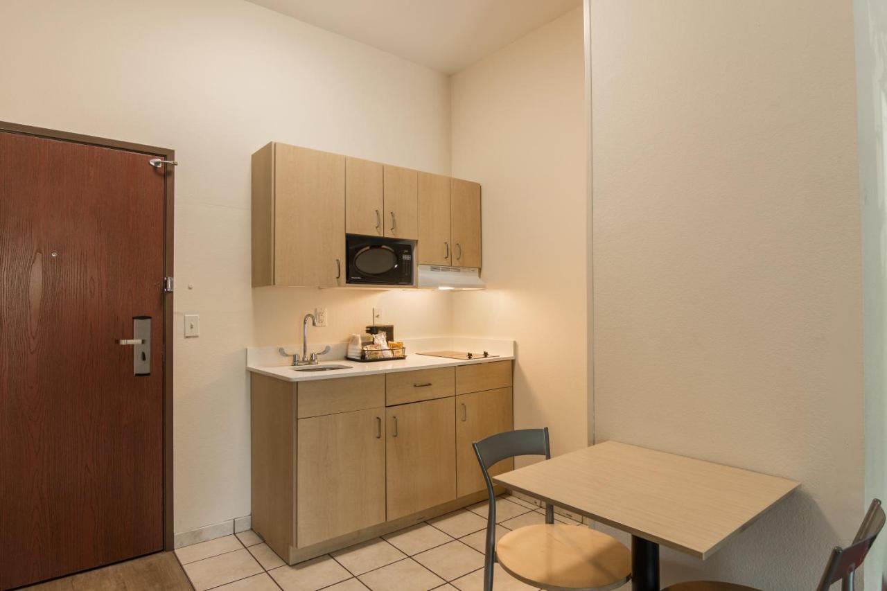 Deluxe King Room - Disability Access/Kitchenette/Non-Smoking at Red Roof Inn Panama City