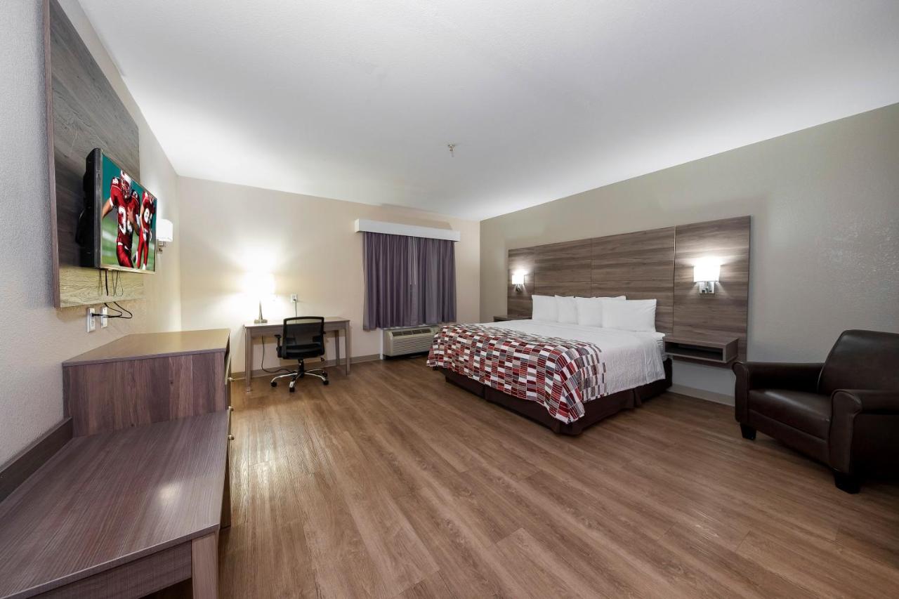 Deluxe King Room with Kitchen - Non-Smoking at Red Roof Inn Panama City