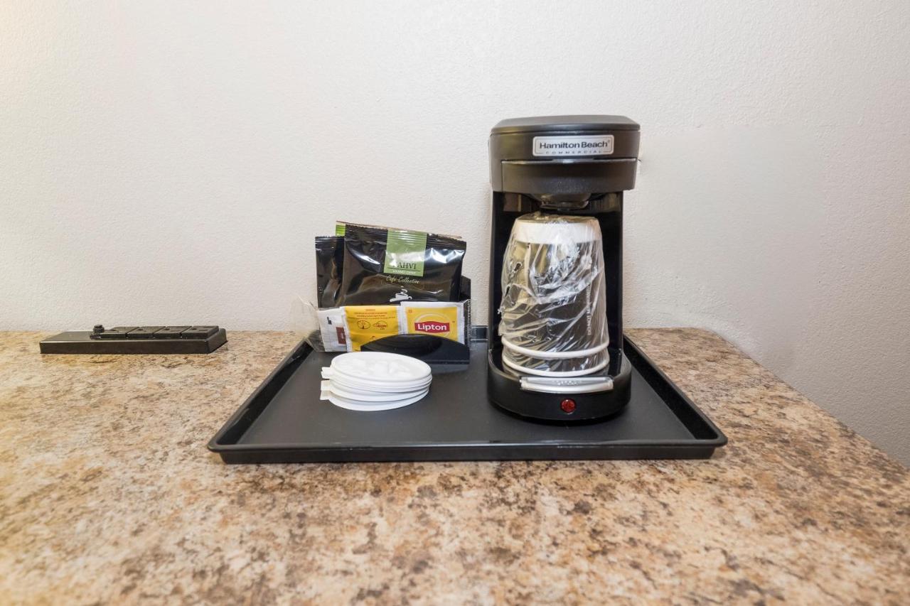Superior King Room Non-Smoking at Red Roof Inn & Suites Stafford, VA - Quantico