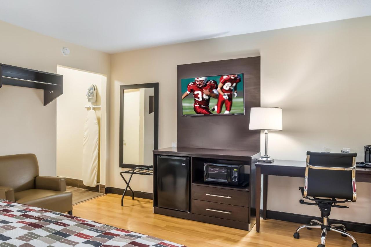 Deluxe King Room Non-Smoking at Red Roof Inn Chicago - Alsip