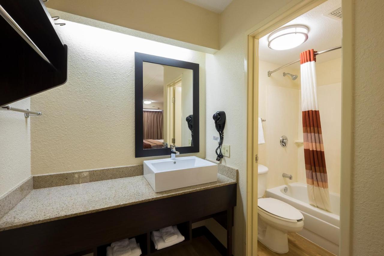 | Red Roof Inn PLUS+ Wilmington - Newark