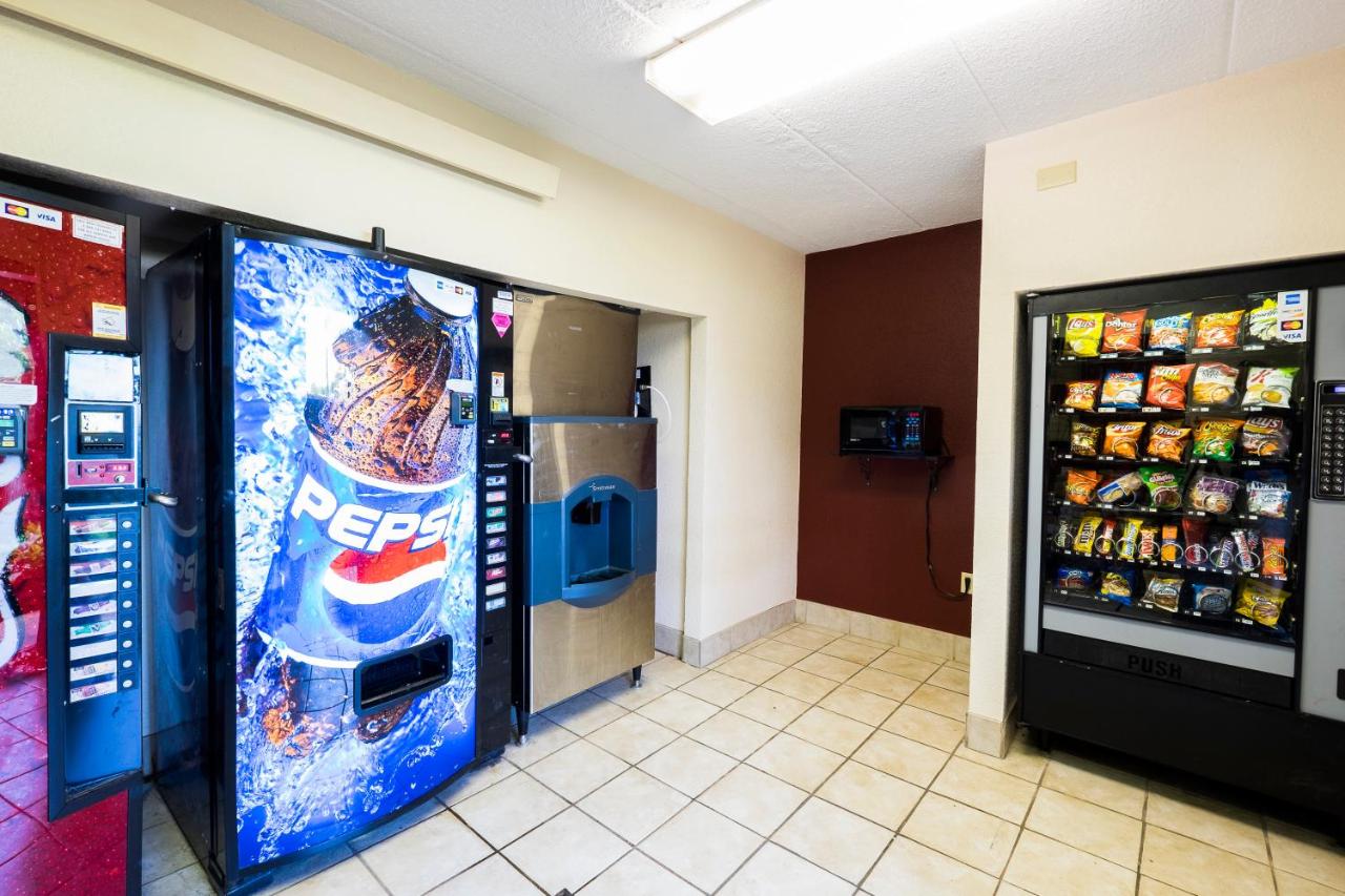 | Red Roof Inn PLUS+ Wilmington - Newark