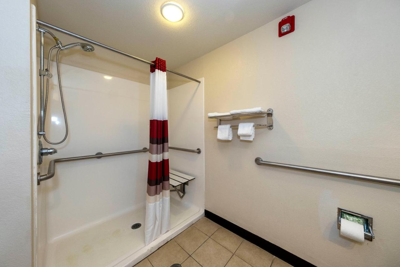 Superior King Room - Disability Access/Roll-in Shower Non-Smoking at Red Roof Inn & Suites Biloxi - Ocean Springs