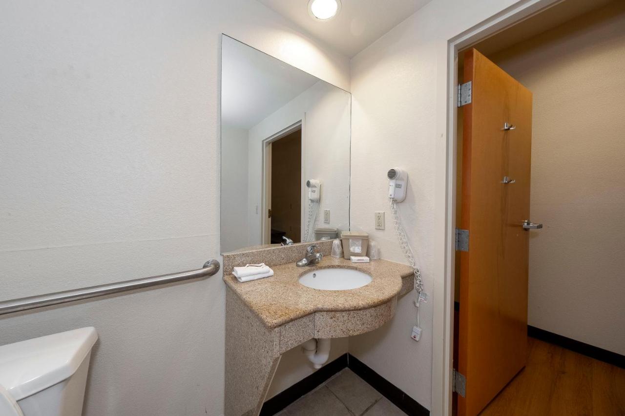 Deluxe Double Room with Two Double Beds - Disability Access/Smoking at Red Roof Inn & Suites Biloxi - Ocean Springs