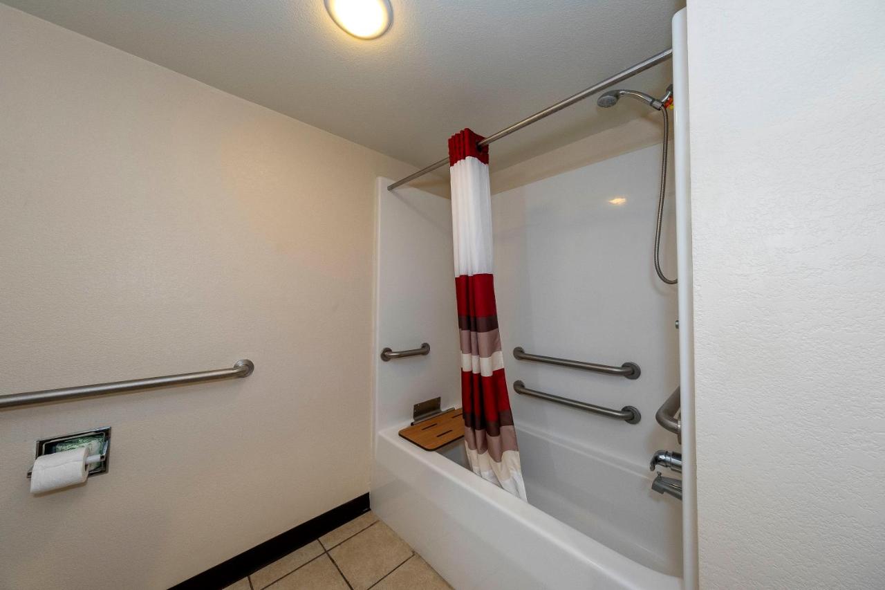 Deluxe Double Room with Two Double Beds - Disability Access/Smoking at Red Roof Inn & Suites Biloxi - Ocean Springs