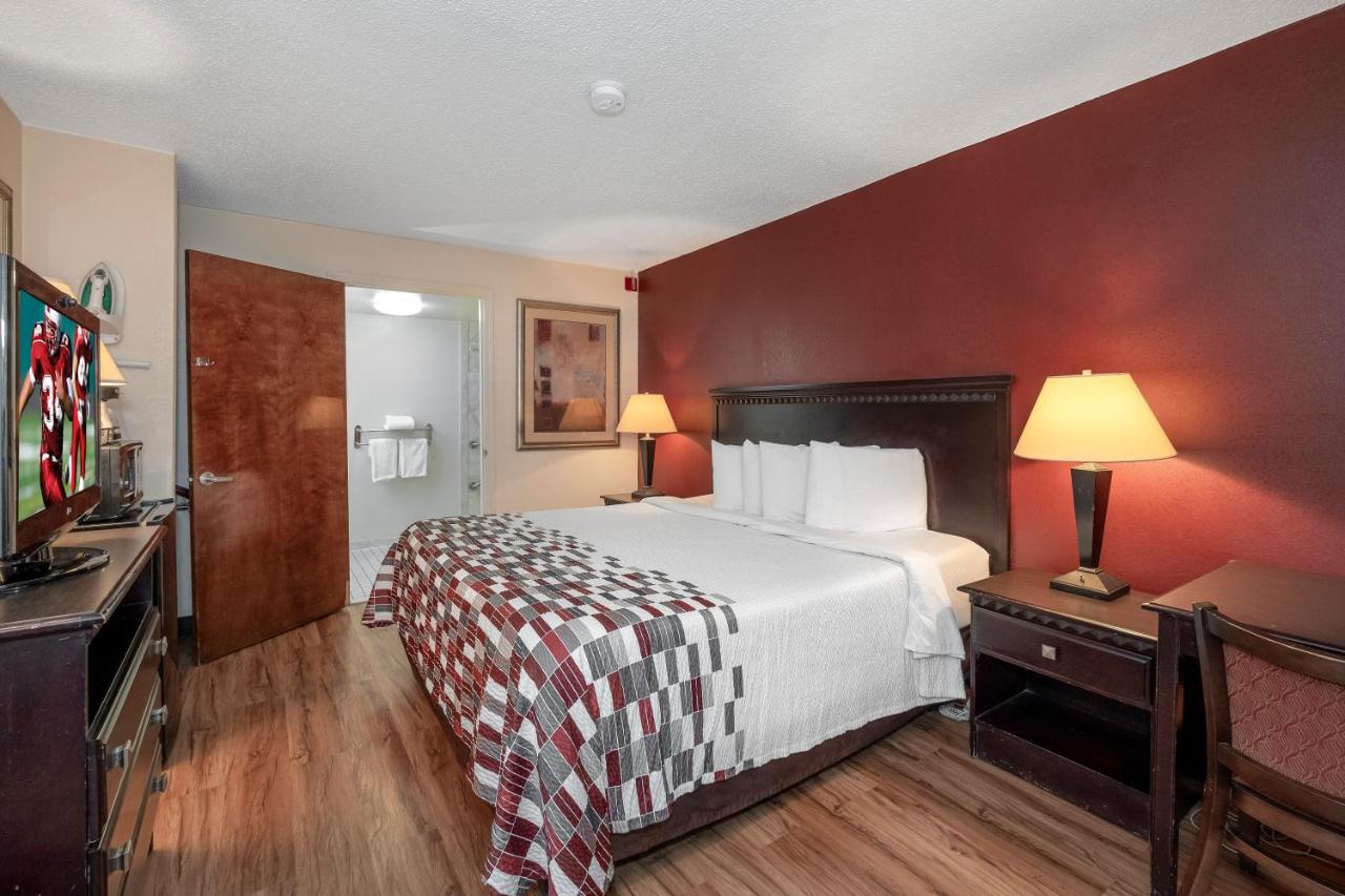 Superior King Room - Non-Smoking at Red Roof Inn & Suites Oxford