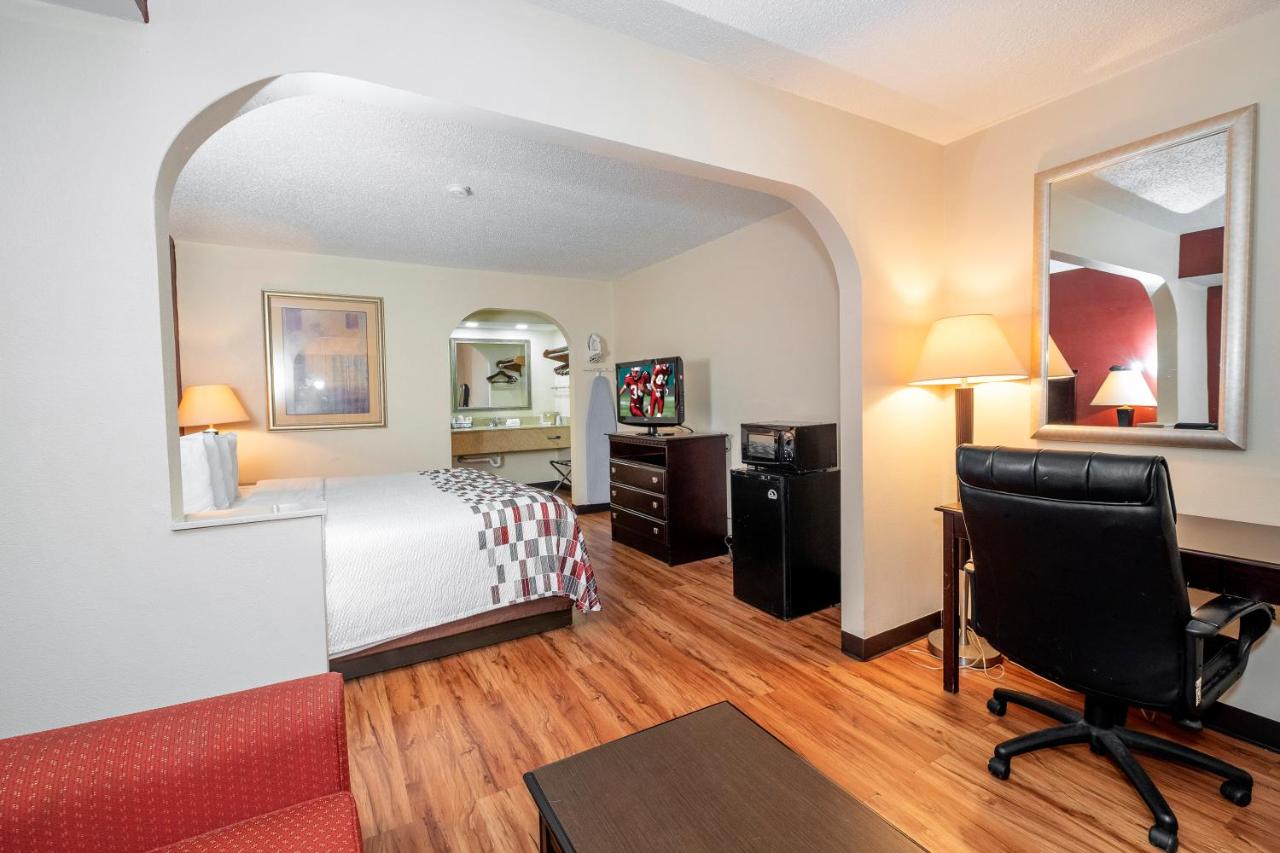 King Suite - Non-Smoking at Red Roof Inn & Suites Oxford