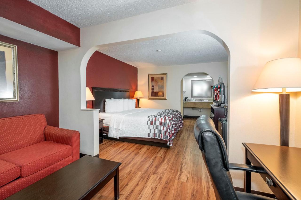 King Suite - Non-Smoking at Red Roof Inn & Suites Oxford